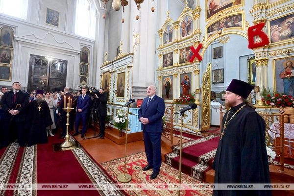 Российский "зонтик", новая страница в IT, первая леди и свечка с земляками. Итоги предпасхальной недели Президента