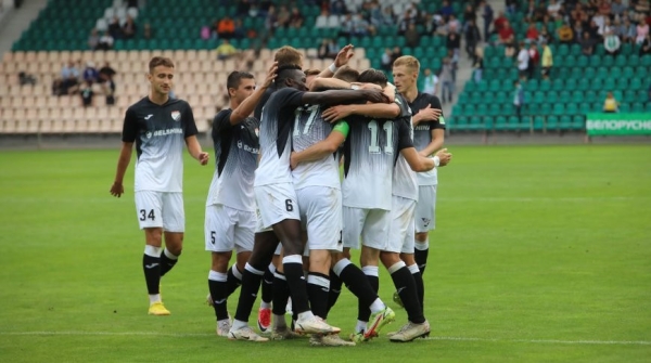 Футболисты "Белшины" разгромили "Гомель" в чемпионате Беларуси