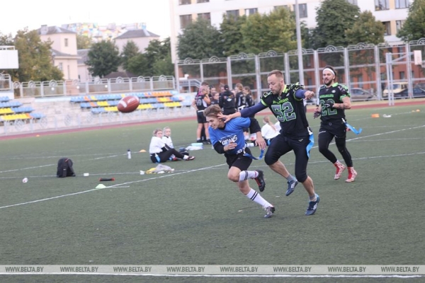 ФОТОФАКТ: В Минске прошел чемпионат Беларуси по флаг-футболу среди мужских и женских команд ФОТОФАКТ: В Минске прошел чемпионат Беларуси по флаг-футболу среди мужских и женских команд