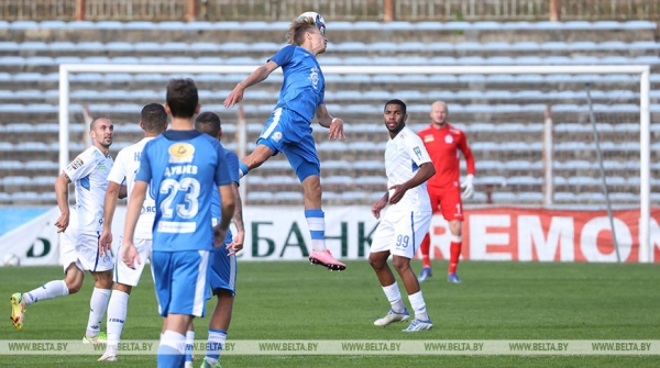 Минское "Динамо" догнало футболистов "Шахтера" в чемпионате Беларуси Минское "Динамо" догнало футболистов "Шахтера" в чемпионате Беларуси