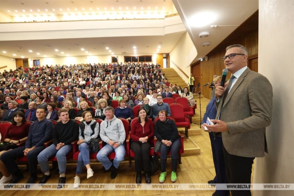 ФОТОФАКТ: Диалоговая площадка республиканской информационно-просветительской акции "Беларусь адзiная"