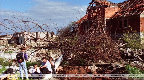 Под бомбами "демократии". Обнародовано уникальное архивное видео об историческом визите Лукашенко в Белград Под бомбами "демократии". Обнародовано уникальное архивное видео об историческом визите Лукашенко в Белград