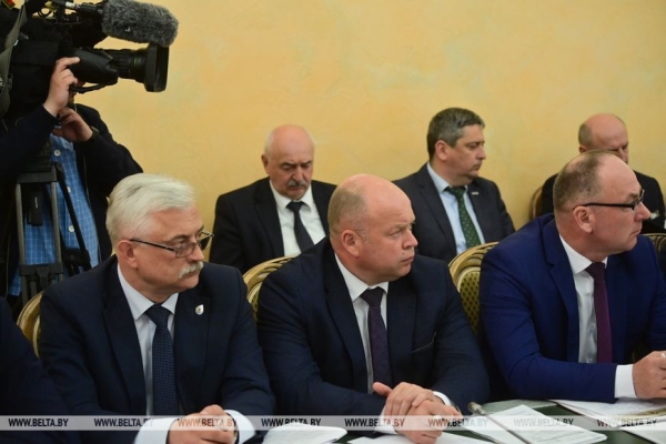 Неожиданный приезд в Гродно, эксперименты на полях и программа действий для страны. Итоги региональной недели Президента Неожиданный приезд в Гродно, эксперименты на полях и программа действий для страны. Итоги региональной недели Президента