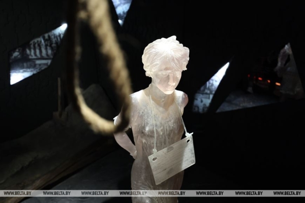 Наследие для будущих поколений. Белорусские артисты высадили в "Хатыни" около тысячи молодых елей