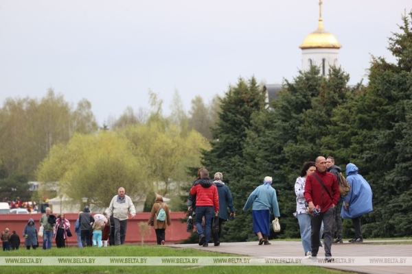 Радуница - радость вечной жизни: минчане поминают умерших близких Радуница - радость вечной жизни: минчане поминают умерших близких