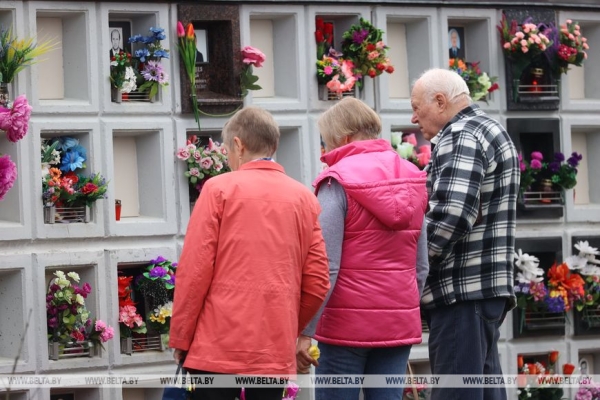 Радуница - радость вечной жизни: минчане поминают умерших близких Радуница - радость вечной жизни: минчане поминают умерших близких