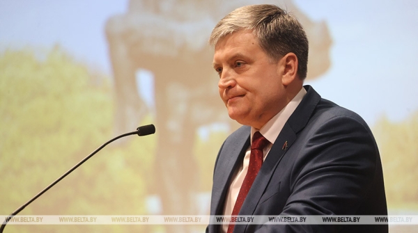 Луцкий на антифашистском форуме: посягнувших на нашу независимость будет ожидать возмездие Луцкий на антифашистском форуме: посягнувших на нашу независимость будет ожидать возмездие