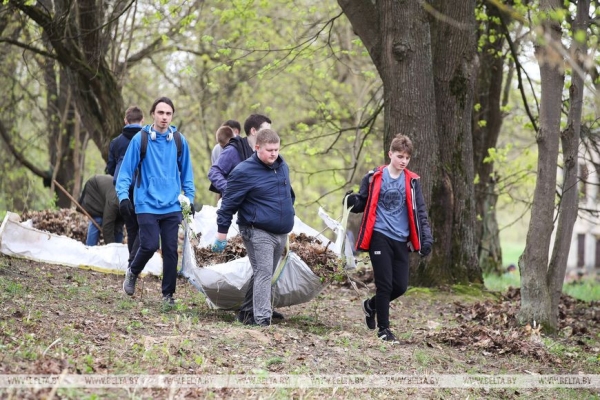 ФОТОРЕПОРТАЖ: Республиканский субботник проходит в Беларуси ФОТОРЕПОРТАЖ: Республиканский субботник проходит в Беларуси
