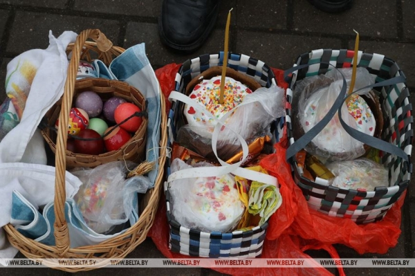 Православные верующие празднуют Пасху