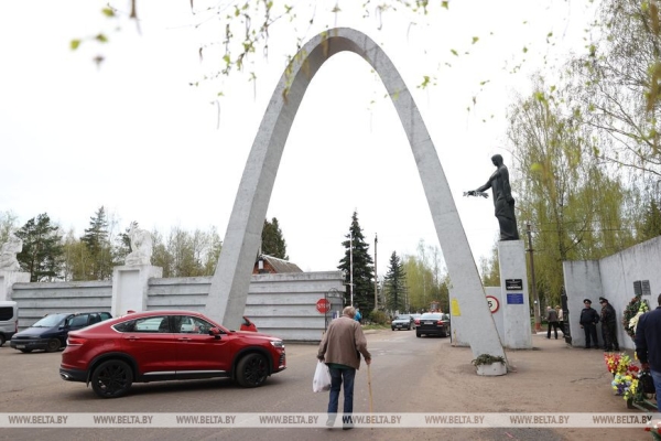 Радуница - радость вечной жизни: минчане поминают умерших близких Радуница - радость вечной жизни: минчане поминают умерших близких