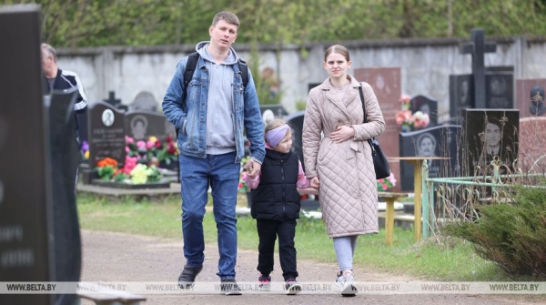 Радуница - радость вечной жизни: минчане поминают умерших близких Радуница - радость вечной жизни: минчане поминают умерших близких