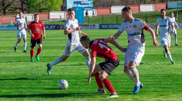 Футболисты "Торпедо-БелАЗа" вышли на 2-е место в чемпионате Беларуси Футболисты "Торпедо-БелАЗа" вышли на 2-е место в чемпионате Беларуси