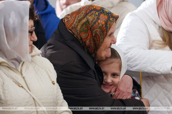 Православные верующие празднуют Пасху