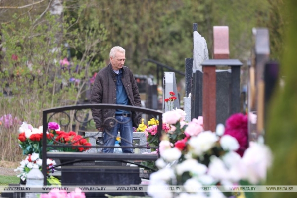 Радуница - радость вечной жизни: минчане поминают умерших близких Радуница - радость вечной жизни: минчане поминают умерших близких