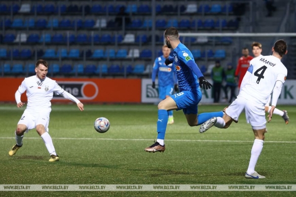 Минское "Динамо" разгромило футболистов "Ислочи" в чемпионате Беларуси Минское "Динамо" разгромило футболистов "Ислочи" в чемпионате Беларуси