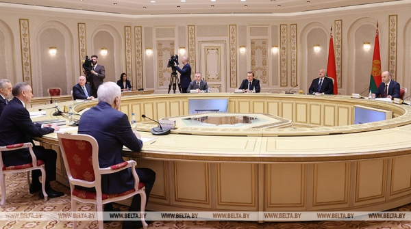 Лукашенко о сотрудничестве Беларуси с Санкт-Петербургом: результаты впечатляют Лукашенко о сотрудничестве Беларуси с Санкт-Петербургом: результаты впечатляют