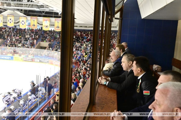 Лукашенко о финалистах чемпионата по хоккею: нам эти ребята подарили минуты, часы и дни прекрасного хоккея Лукашенко о финалистах чемпионата по хоккею: нам эти ребята подарили минуты, часы и дни прекрасного хоккея