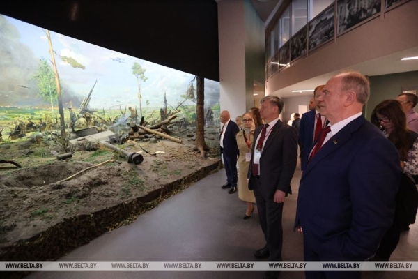 Луцкий на антифашистском форуме: посягнувших на нашу независимость будет ожидать возмездие Луцкий на антифашистском форуме: посягнувших на нашу независимость будет ожидать возмездие