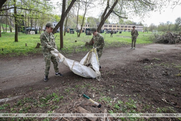 ФОТОРЕПОРТАЖ: Республиканский субботник проходит в Беларуси ФОТОРЕПОРТАЖ: Республиканский субботник проходит в Беларуси