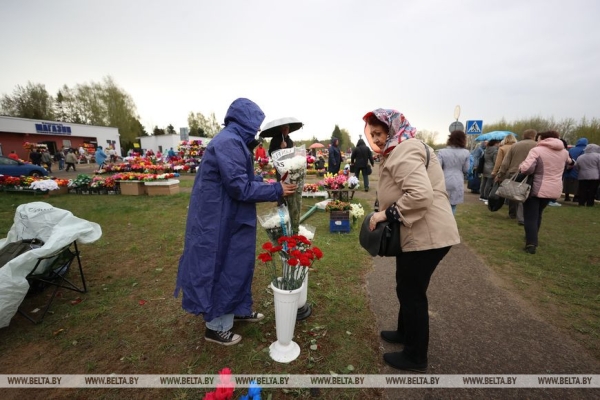 Радуница - радость вечной жизни: минчане поминают умерших близких Радуница - радость вечной жизни: минчане поминают умерших близких