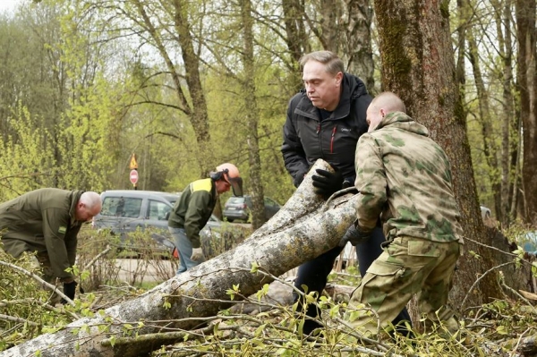 ФОТОРЕПОРТАЖ: Республиканский субботник проходит в Беларуси ФОТОРЕПОРТАЖ: Республиканский субботник проходит в Беларуси