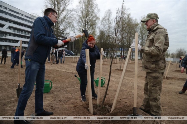 ФОТОРЕПОРТАЖ: Республиканский субботник проходит в Беларуси ФОТОРЕПОРТАЖ: Республиканский субботник проходит в Беларуси