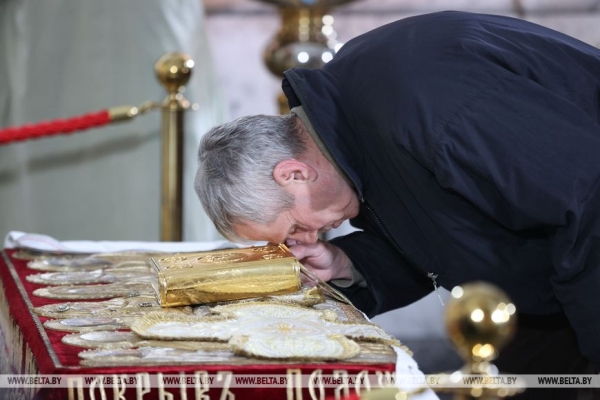 ФОТОФАКТ: Торжественные богослужения на Светлое Христово Воскресение