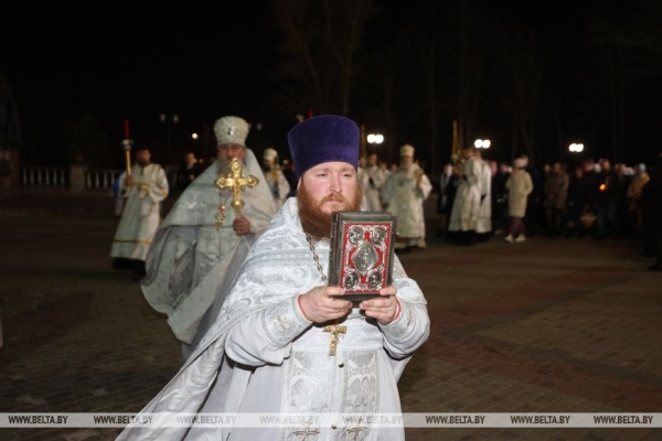 ФОТОФАКТ: Торжественные богослужения на Светлое Христово Воскресение
