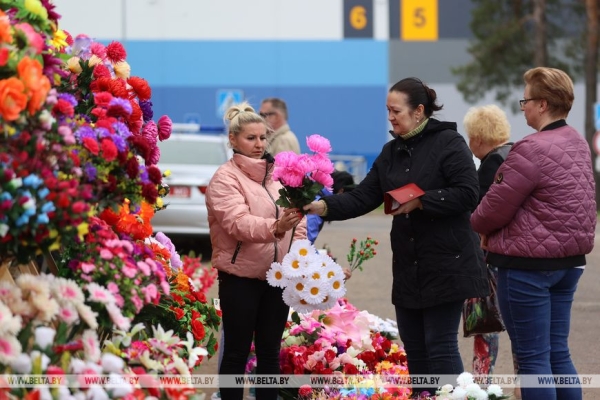 Радуница - радость вечной жизни: минчане поминают умерших близких Радуница - радость вечной жизни: минчане поминают умерших близких