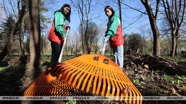 ФОТОРЕПОРТАЖ: Республиканский субботник проходит в Беларуси ФОТОРЕПОРТАЖ: Республиканский субботник проходит в Беларуси
