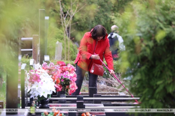 Радуница - радость вечной жизни: минчане поминают умерших близких Радуница - радость вечной жизни: минчане поминают умерших близких