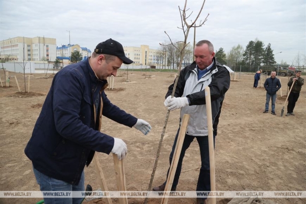 ФОТОРЕПОРТАЖ: Республиканский субботник проходит в Беларуси ФОТОРЕПОРТАЖ: Республиканский субботник проходит в Беларуси