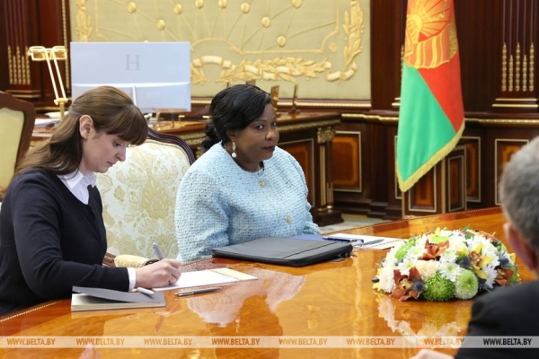 Лукашенко встретился с первой леди Зимбабве Лукашенко встретился с первой леди Зимбабве