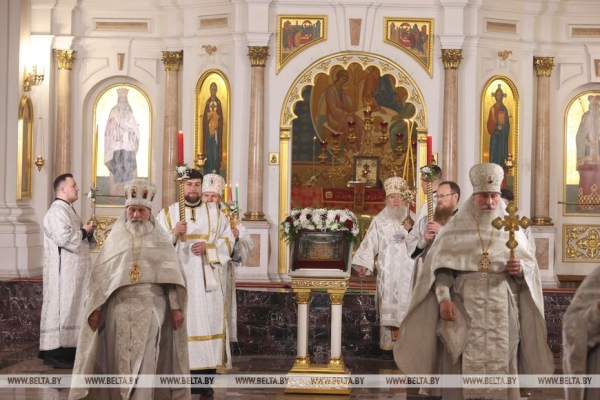 ФОТОФАКТ: Торжественные богослужения на Светлое Христово Воскресение