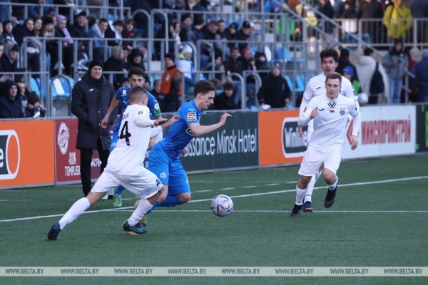 Минское "Динамо" разгромило футболистов "Ислочи" в чемпионате Беларуси Минское "Динамо" разгромило футболистов "Ислочи" в чемпионате Беларуси
