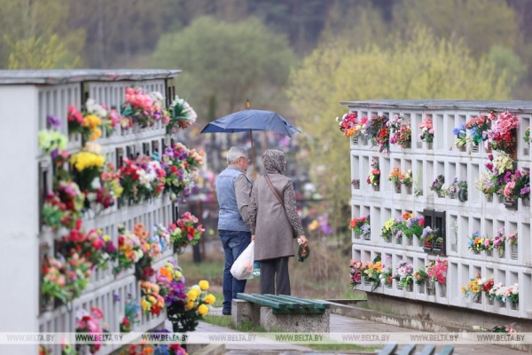 Радуница - радость вечной жизни: минчане поминают умерших близких Радуница - радость вечной жизни: минчане поминают умерших близких