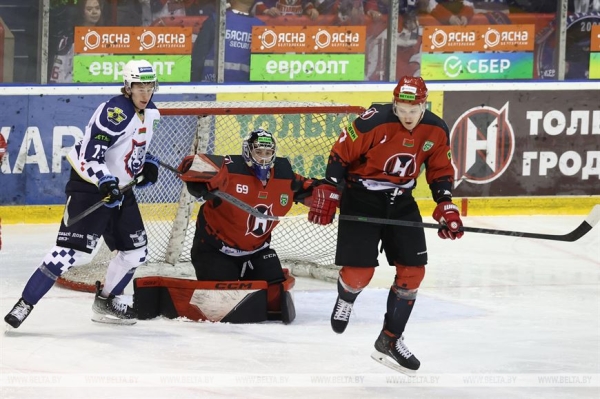 Лукашенко приехал на финал чемпионата по хоккею в Гродно Лукашенко приехал на финал чемпионата по хоккею в Гродно