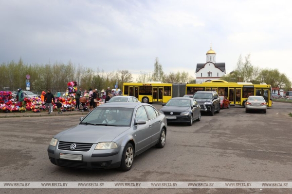 Радуница - радость вечной жизни: минчане поминают умерших близких Радуница - радость вечной жизни: минчане поминают умерших близких