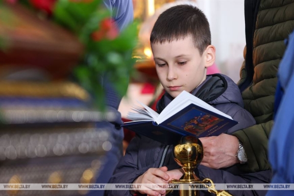 Православные верующие празднуют Пасху