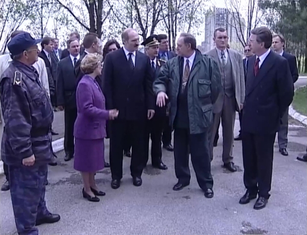 Под бомбами "демократии". Обнародовано уникальное архивное видео об историческом визите Лукашенко в Белград Под бомбами "демократии". Обнародовано уникальное архивное видео об историческом визите Лукашенко в Белград