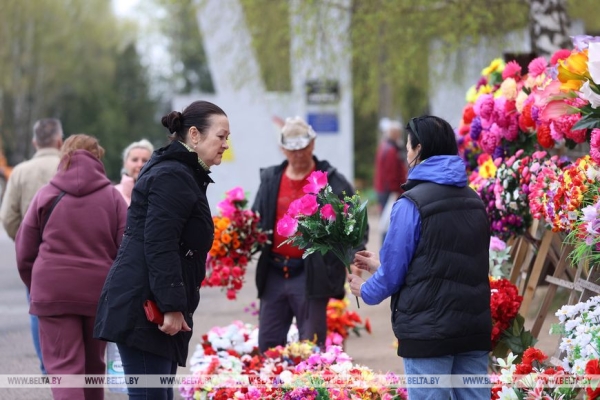 Радуница - радость вечной жизни: минчане поминают умерших близких Радуница - радость вечной жизни: минчане поминают умерших близких