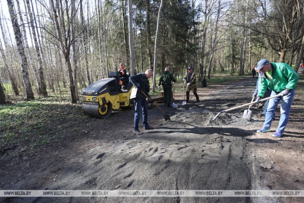 ФОТОРЕПОРТАЖ: Республиканский субботник проходит в Беларуси ФОТОРЕПОРТАЖ: Республиканский субботник проходит в Беларуси