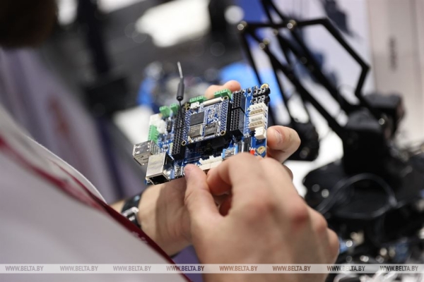 Головченко: в условиях внешнего давления нужно обеспечить технологическую независимость и цифровой суверенитет