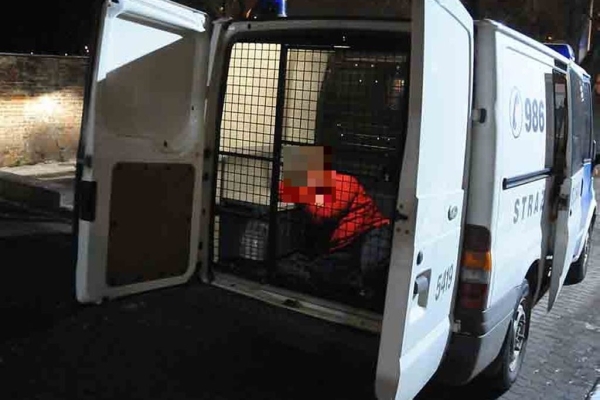 В Варшаве уснувший на тротуаре белорус оказался в розыске