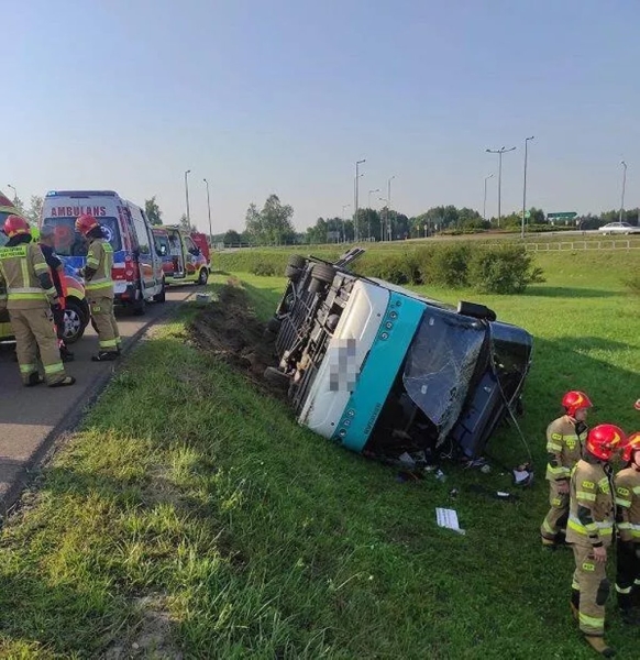 В Польше (Тересполь) перевернулся автобус с белорусами, есть пострадавшие В Польше (Тересполь) перевернулся автобус с белорусами, есть пострадавшие