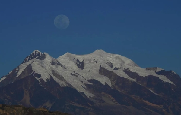 Ночью можно было увидеть осетровую луну. Как она выглядела Ночью можно было увидеть осетровую луну. Как она выглядела