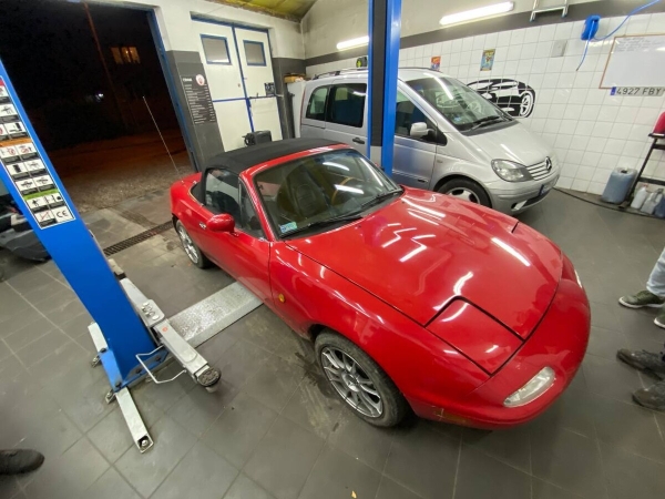 Белорусы арендовали под Варшавой бывшую автомойку и открыли СТО. Выгодно?