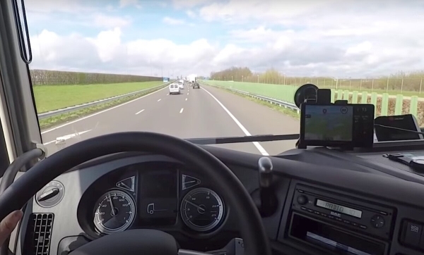 Клиентов ищет в интернете, на фуре работает сам! Как белорус начал бизнес по грузовым перевозкам в Польше Клиентов ищет в интернете, на фуре работает сам! Как белорус начал бизнес по грузовым перевозкам в Польше