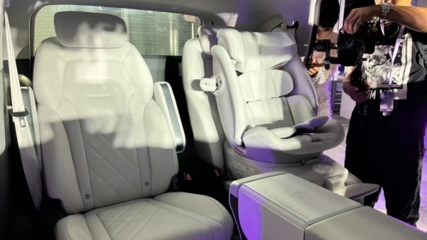 В продаже появилась машина специально для молодых мам. Вот сколько она стоит В продаже появилась машина специально для молодых мам. Вот сколько она стоит