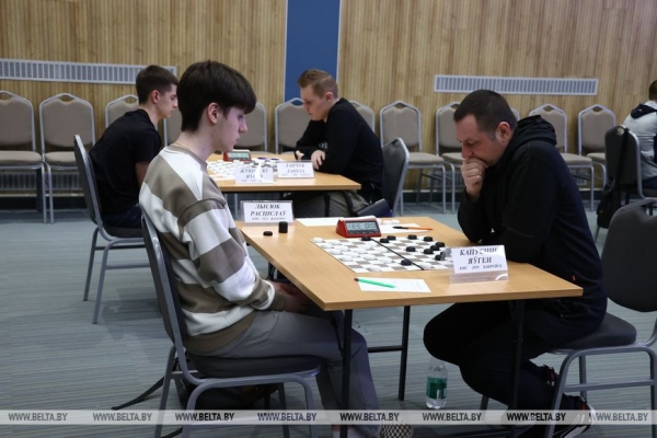 "Красивый ход или свежая идея - в чем удовольствие игры?" Как завоевываются чемпионские титулы по шашкам